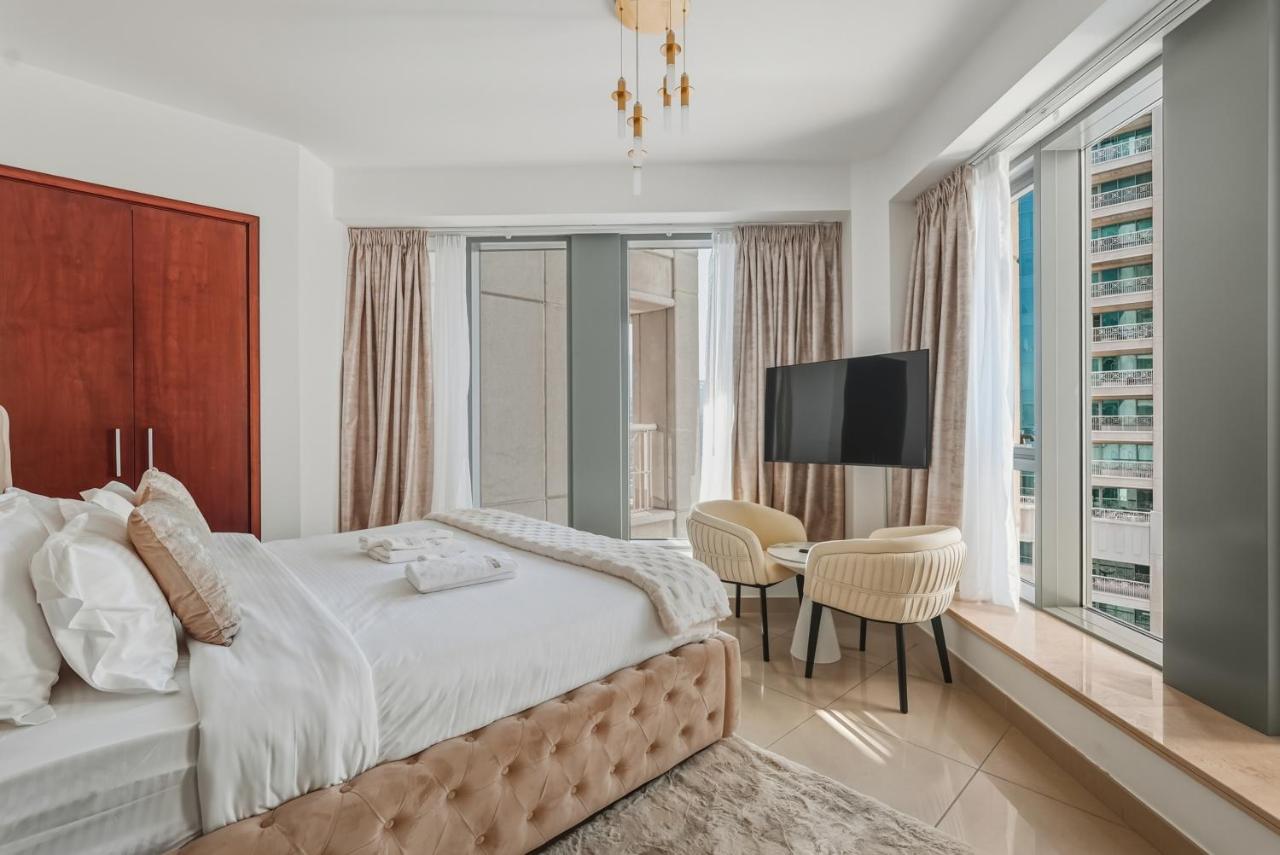 Downtown 1BR Full Burj Khalifa & Fountain Views - 2