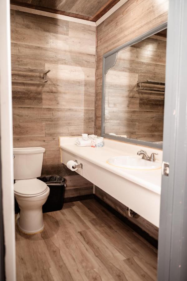 Executive Inn & Suites — photo 8