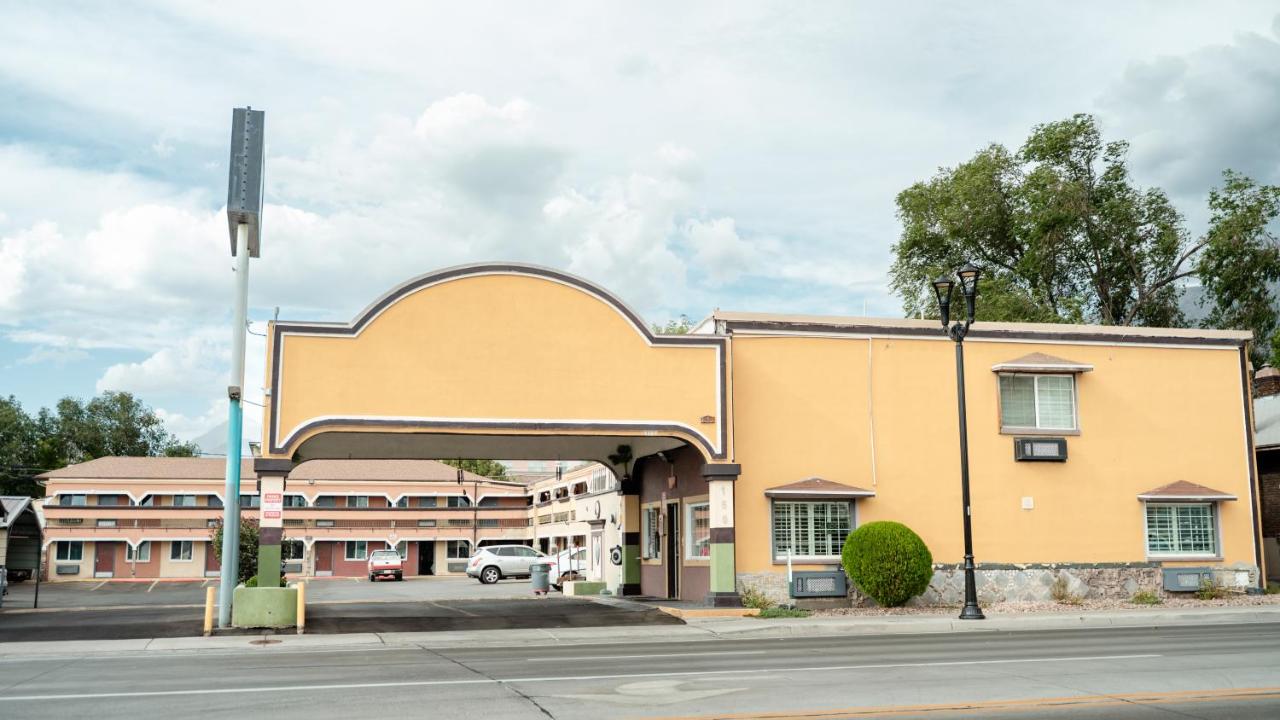 Executive Inn & Suites — photo 12