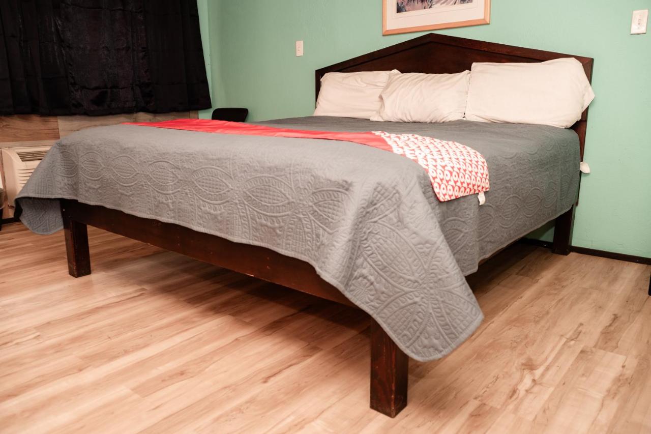 Executive Inn & Suites — photo 15
