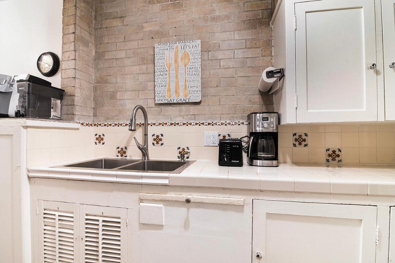 Cozy Beverly Hills Studio Near Shopping with Kitchen - 3