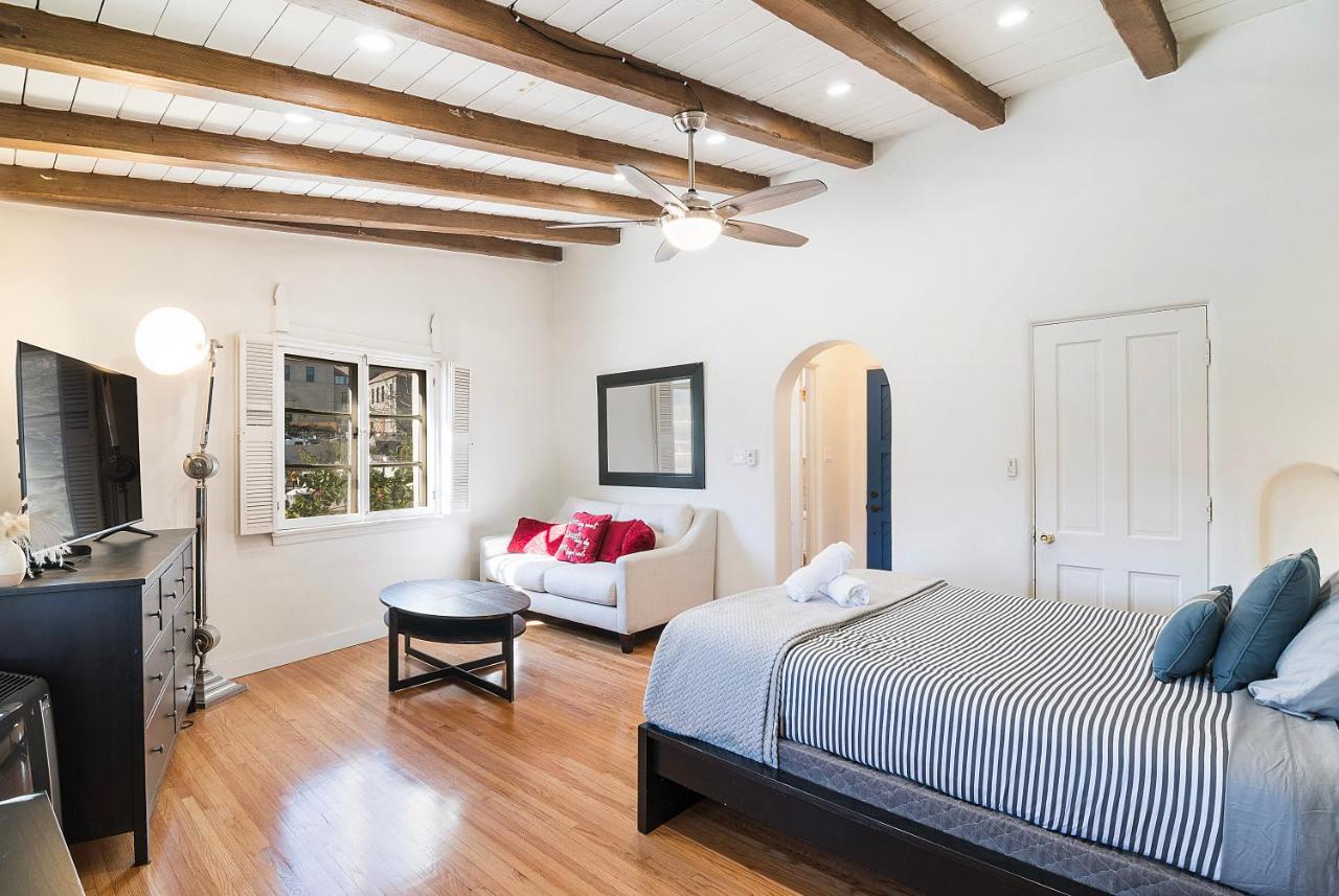 Cozy Beverly Hills Studio Near Shopping with Kitchen - 2