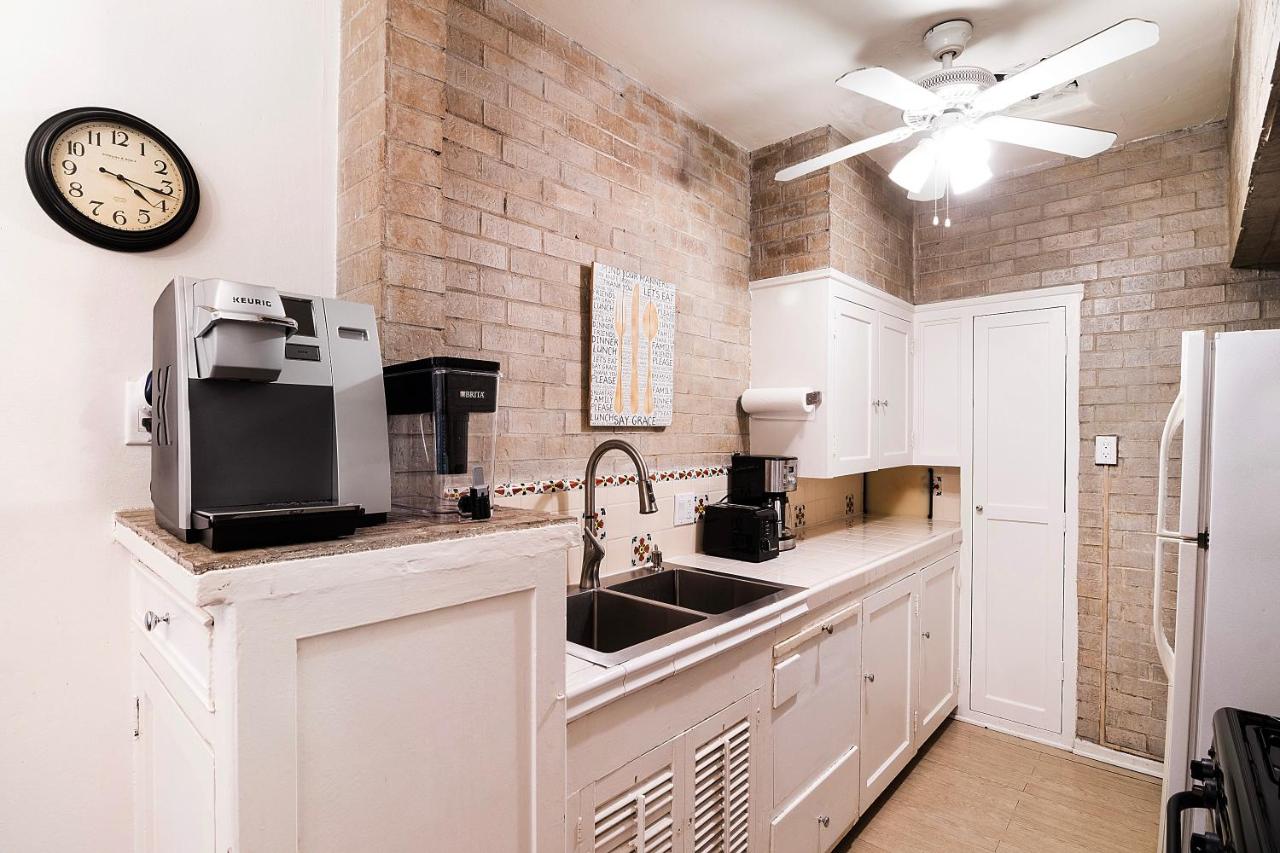 Cozy Beverly Hills Studio Near Shopping with Kitchen - 4