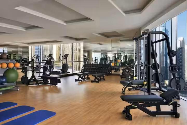 Vogue Vacation Homes, Marina JW Marriott with Direct Access to Marina Mall, Studio Apartment with Balcony and Marina Skyline View, Access to all Amenities - 5