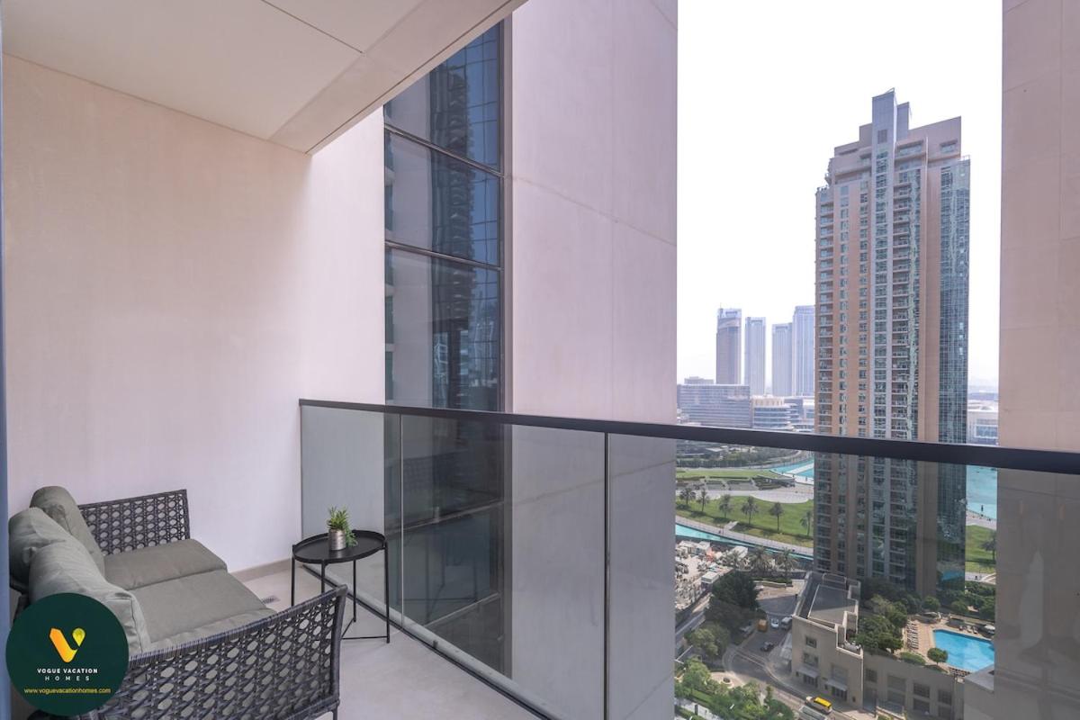 Vogue Vacation Homes, Downtown Act One near Burj Khalifa and Dubai Mall, Two Bedroom Apartment with Balcony and City Skyline View, Access to all Amenities - 3