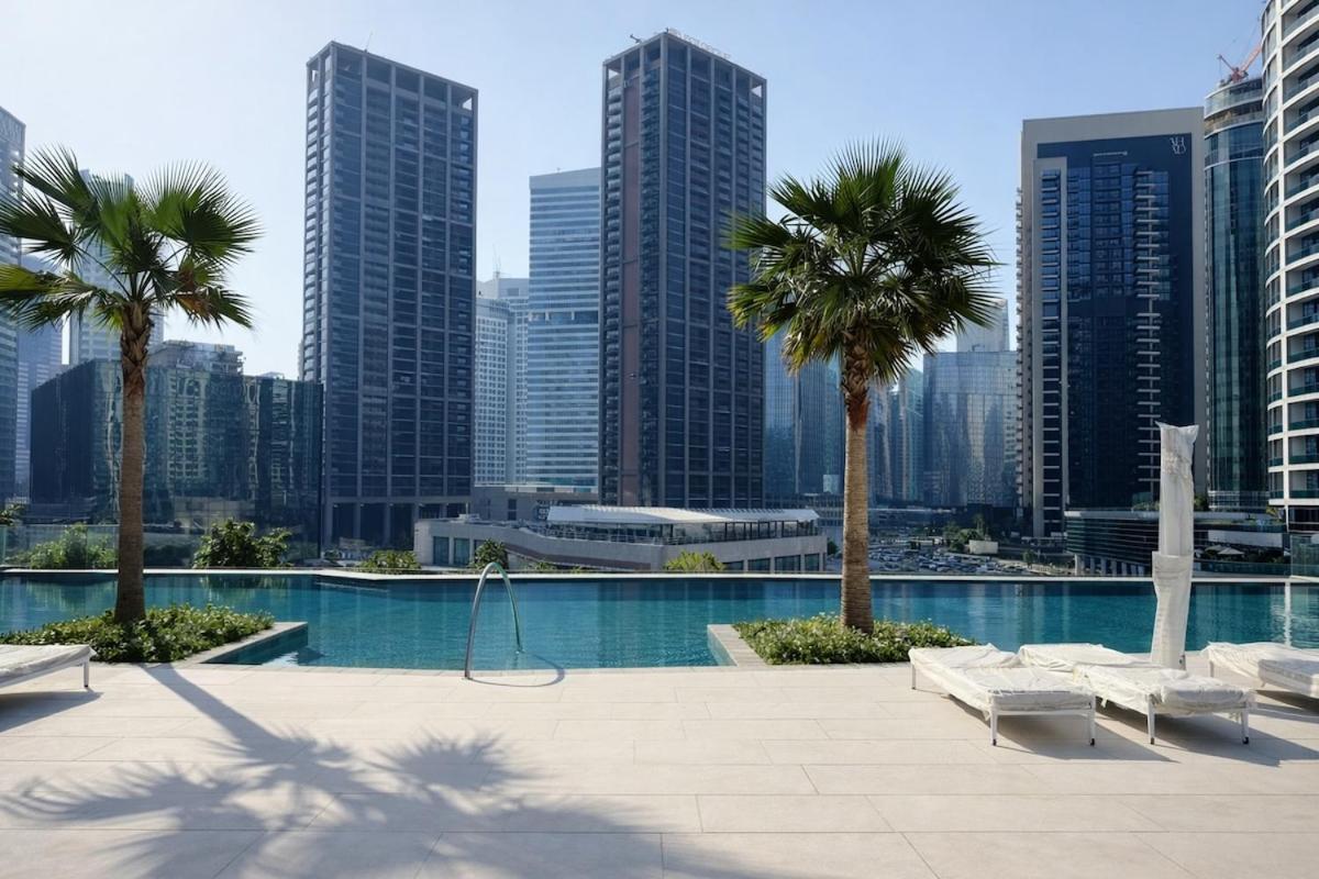 Luxury 1 Bedroom - Burj Khalifa & sea view - Sauna & Pool - High Floor - 4