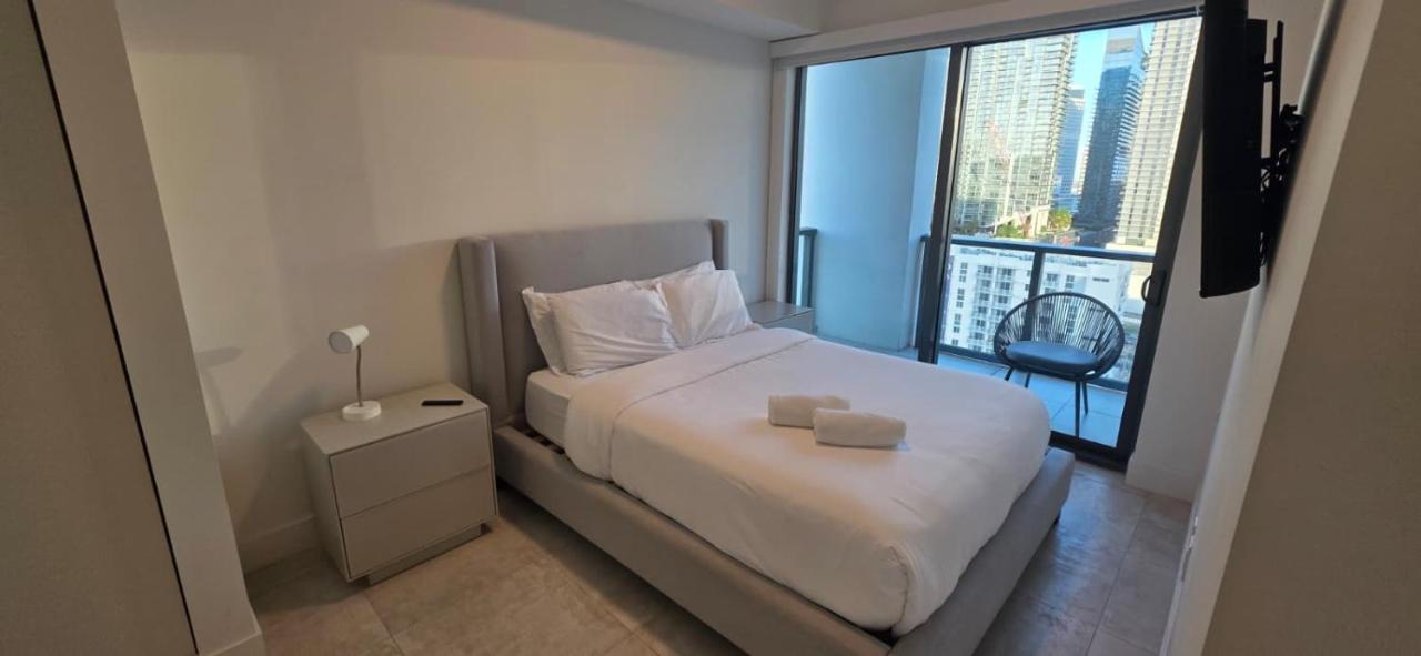 Modern Brickell Condo - Pool & Gym - 2