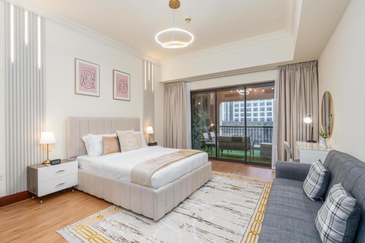 Ultimate Stay - New Spacious 1 Bedroom Apartment with Large Balcony near West Beach at Palm Jumeirah - 2