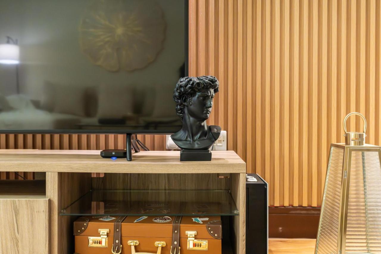 Ultimate Stay - New Spacious 1 Bedroom Apartment with Large Balcony near West Beach at Palm Jumeirah - 4