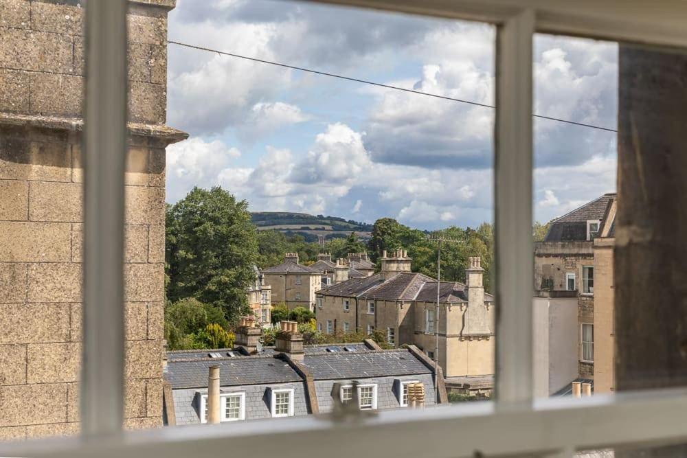 Gorgeous Apartment with Rooftop Views Central Bath - 2