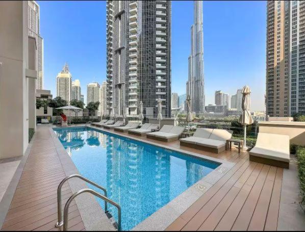 Vogue Vacation Homes, Downtown Act Two near Burj Khalifa and Dubai Mall, Three Bedroom Plus Kids room Apartment with Balcony and Burj Khalifa View, Access to all Amenities - 3