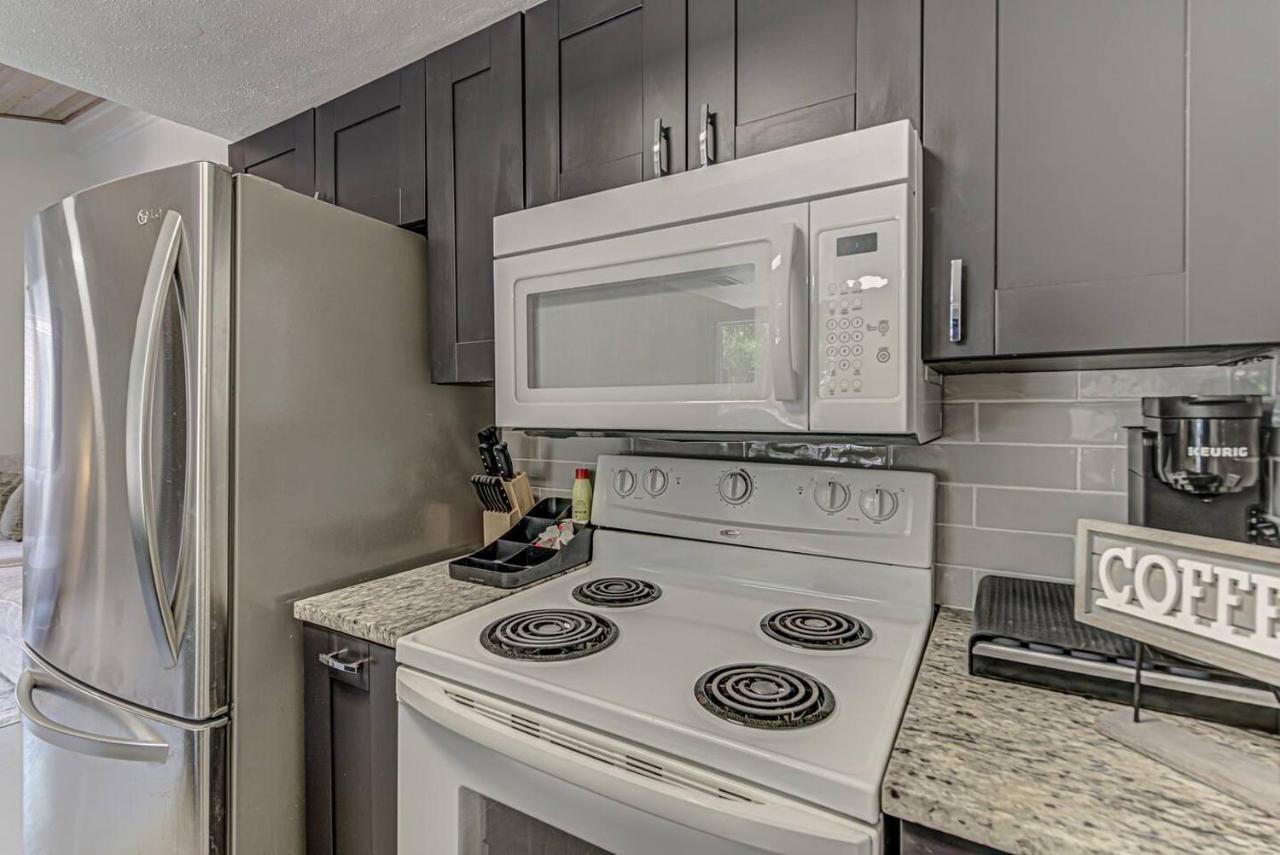 4 BDRM with POOL Prime Location on Lamar Mins to DT - 3