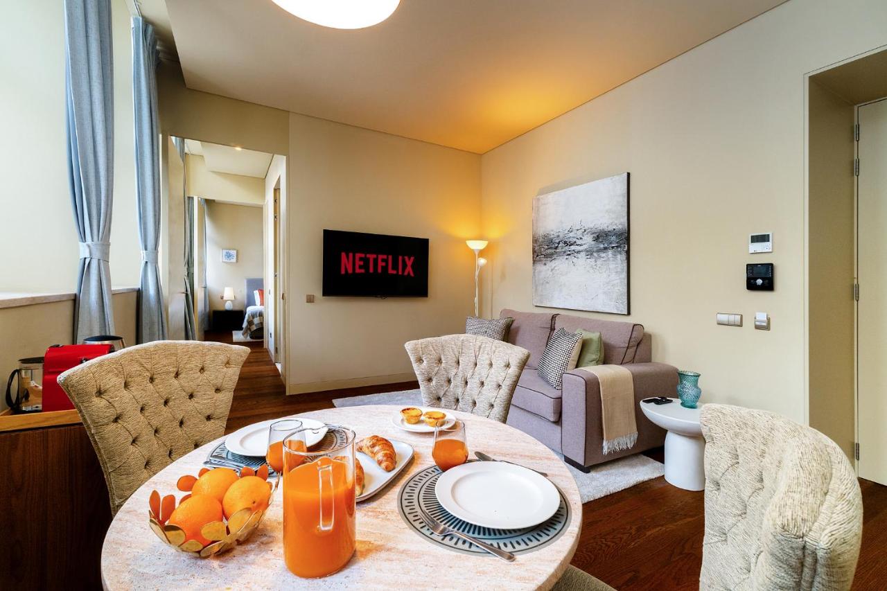 WHome Riverside Flat Steps from Lisbon Attractions