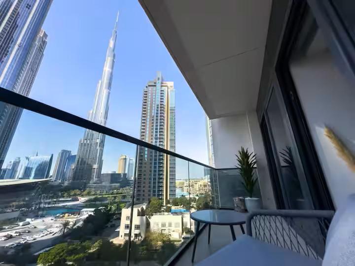 Vogue Vacation Homes, Downtown Act Two near Burj Khalifa and Dubai Mall, Three Bedroom Plus Kids room Apartment with Balcony and Burj Khalifa View, Access to all Amenities