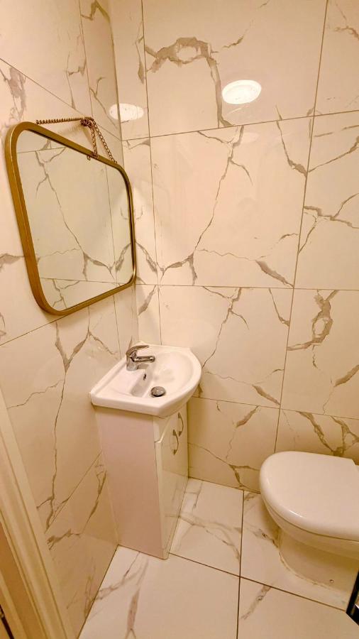 Camden Parkway Studio Flat 9 - 4