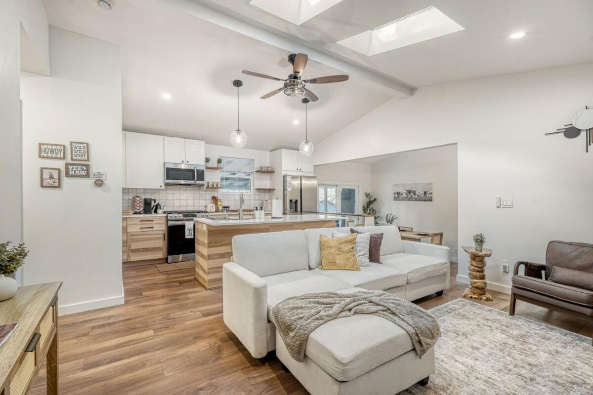 Texas Ranch Retreat - Firepit plus Spacious Backyard - 5