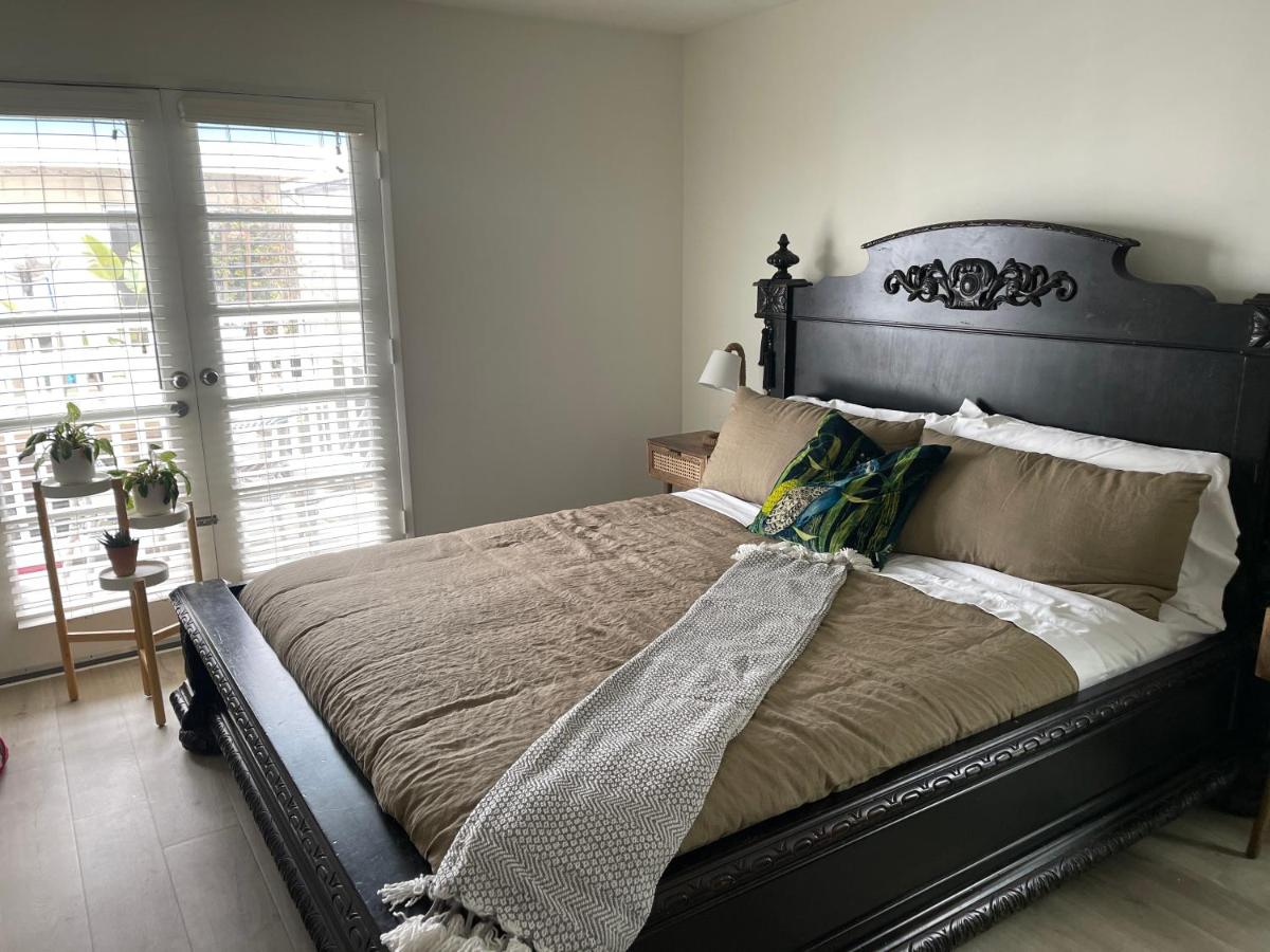 Luxe 2-BR with King suite, rooftop, steps from beach - 2