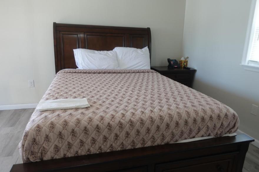 Colonial Penn Motel — photo 14