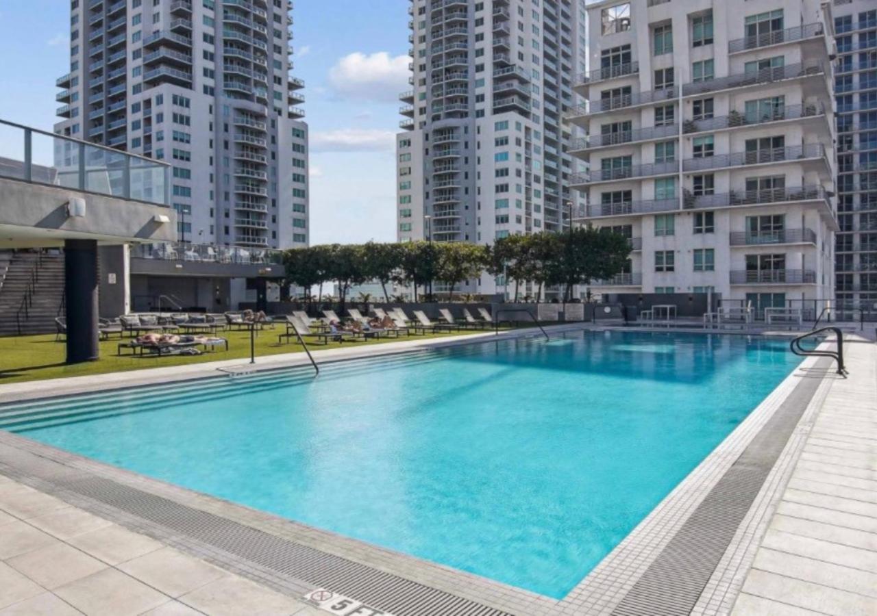 High-Floor Studio with City Views Downtown Miami - 4