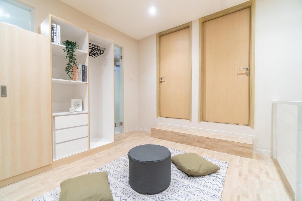 Bali Bustle Sunset Coliving and Coworking Space - 3