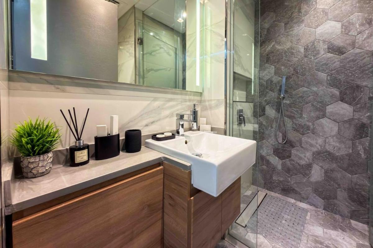 Panoramic View Dubai Mall 8 min walk Infinity pool - 3