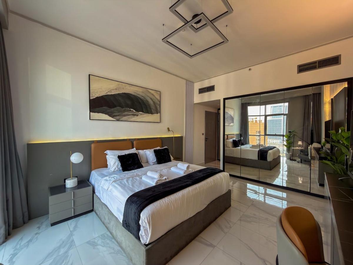 Panoramic View Dubai Mall 8 min walk Infinity pool - 2