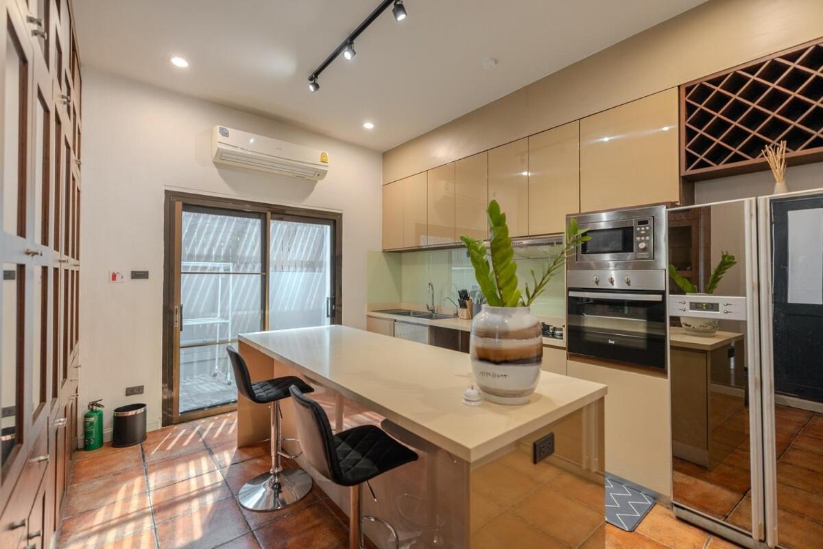 Thong Lo Private Pool Villa In Center Of Bangkok - 5