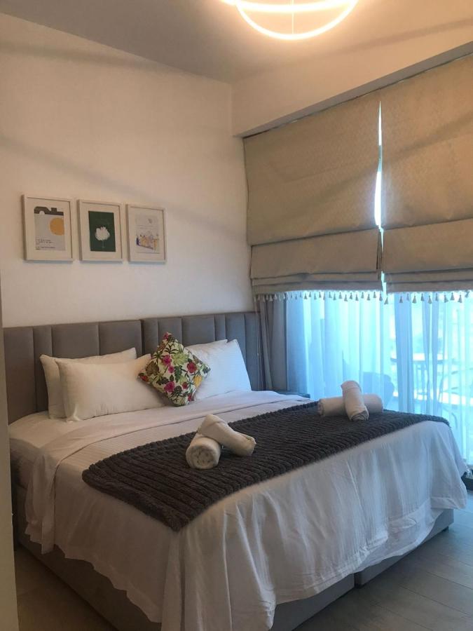 Spacious 1BR Overlooking Burj Khalifa Al Jaddaf - 2