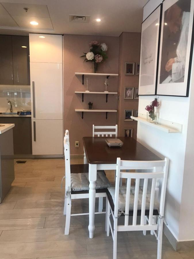 Spacious 1BR Overlooking Burj Khalifa Al Jaddaf - 3