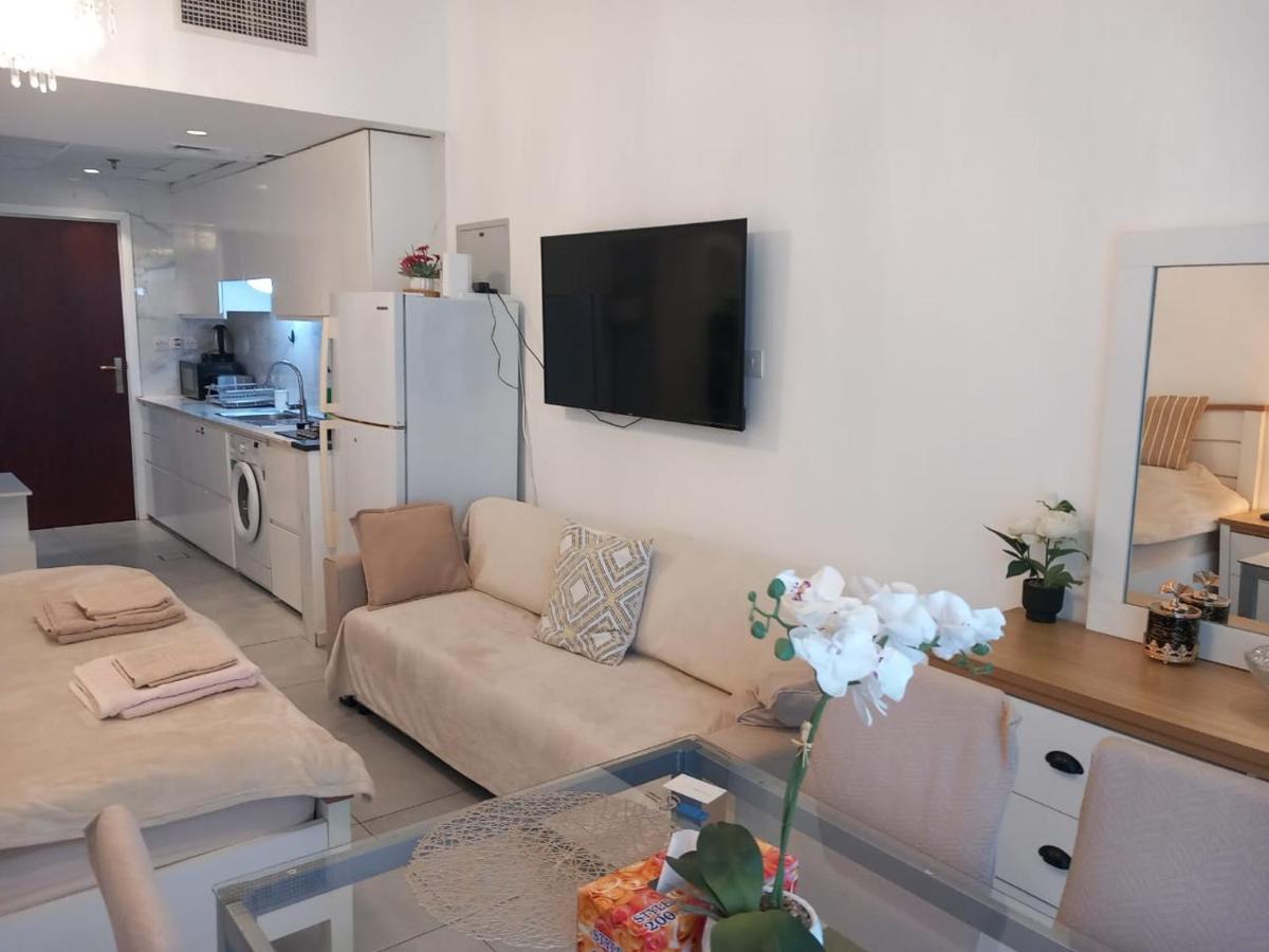 Dubai Marina Apartment - 4