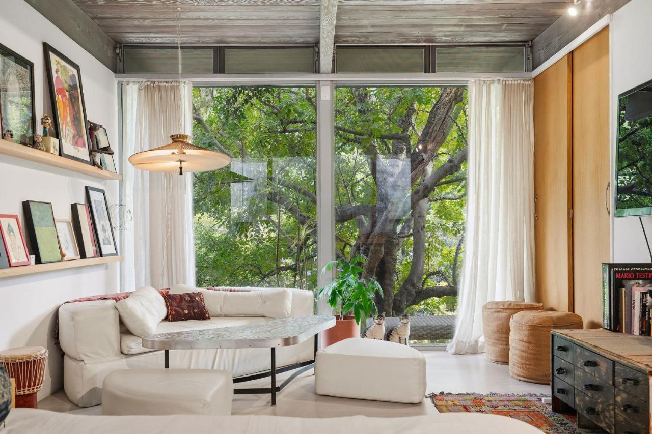 New Listing Modern Hollywood Hills Sanctuary by Colby & Conrad - 2