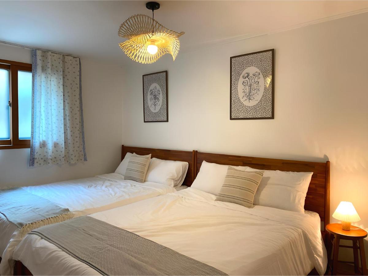 Shinchon 4min Walk, 3 Queen Beds, Spacious Family Stay for 6 - 3