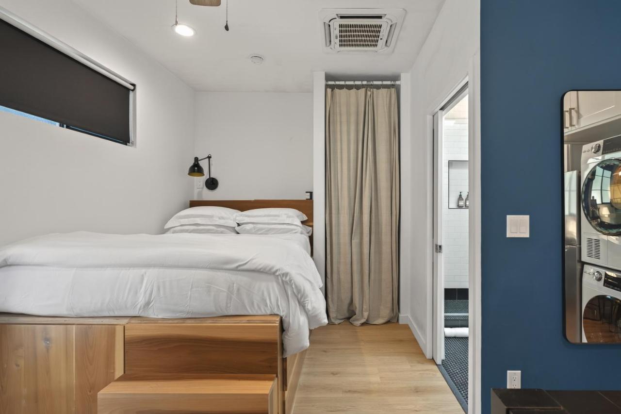 Modern Luxe Studio in Los Angeles - 2