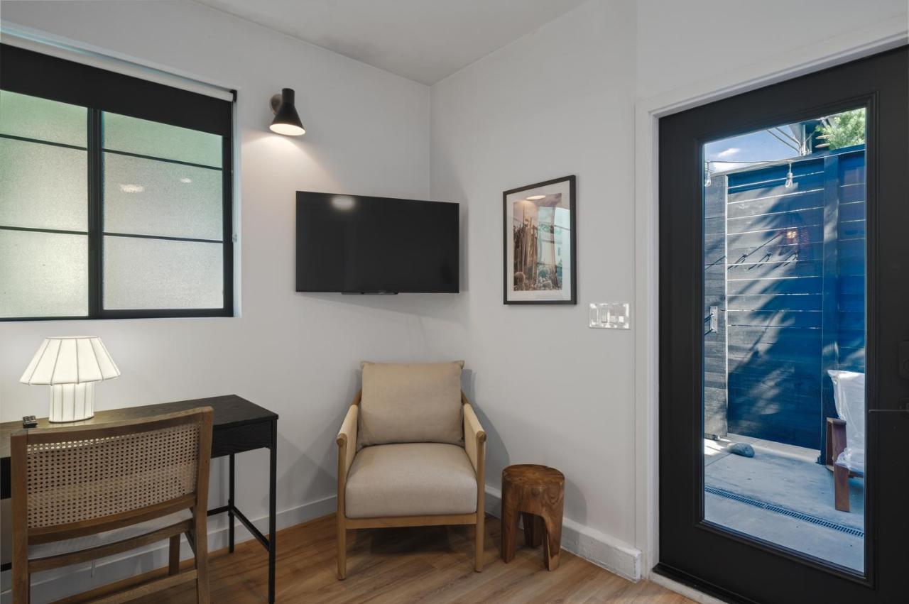 Modern Luxe Studio in Los Angeles - 5