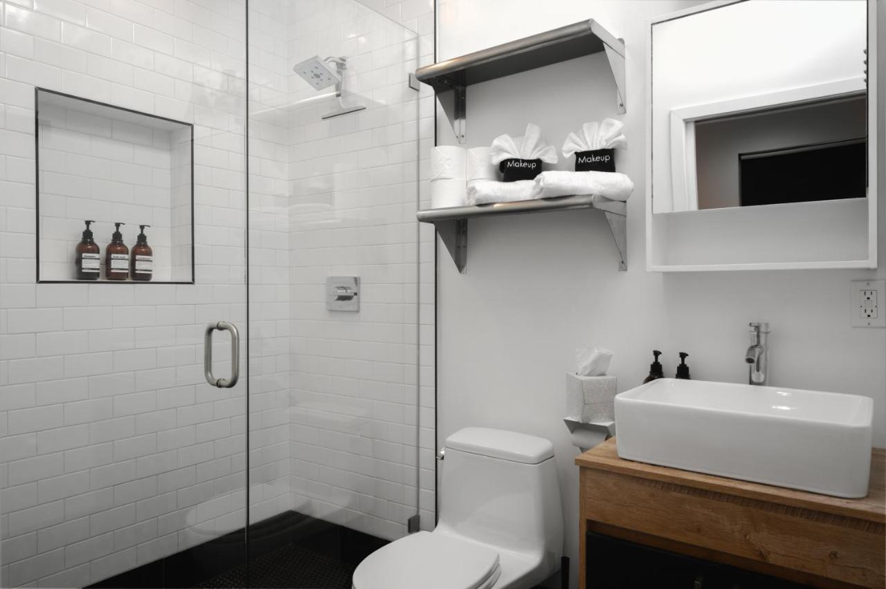 Modern Luxe Studio in Los Angeles - 3