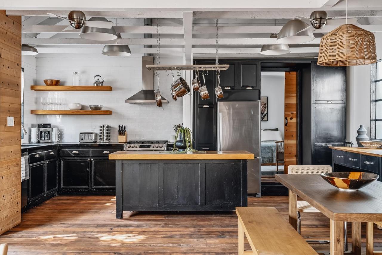 Elegant 3-bedroom home Retreat in Los Angeles - 4