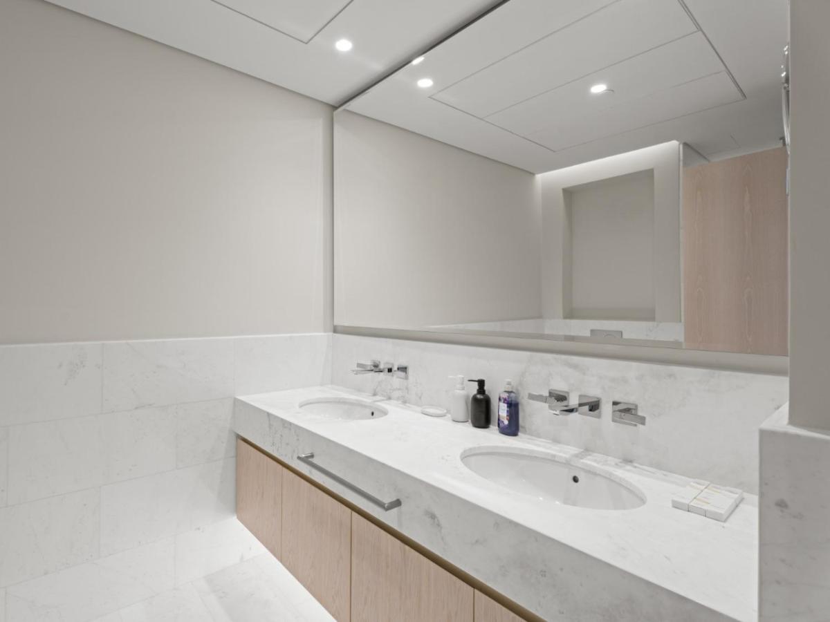 Sunset Bliss Elegant Palm Island Studio - 3