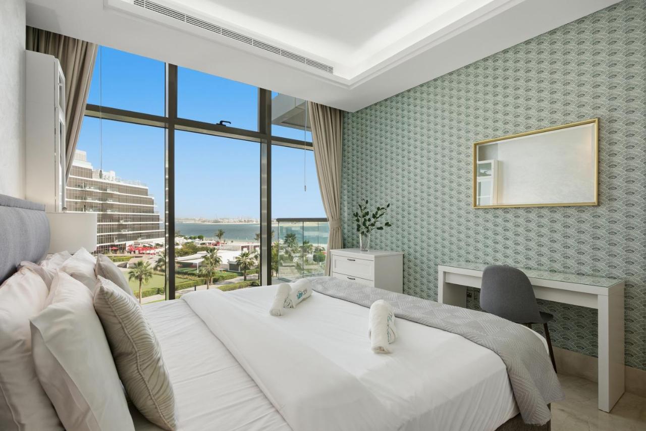 Stunning 2 Bedroom in Palm with private beach - 2