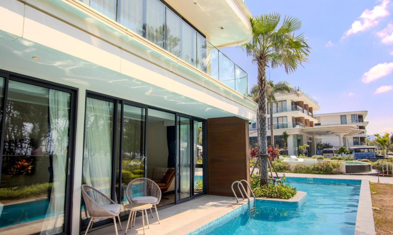 Beachfront 2BR 77 Seaview Pool Access - 3