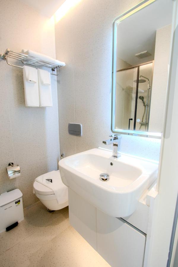 Beachfront 2BR 77 Seaview Pool Access - 2