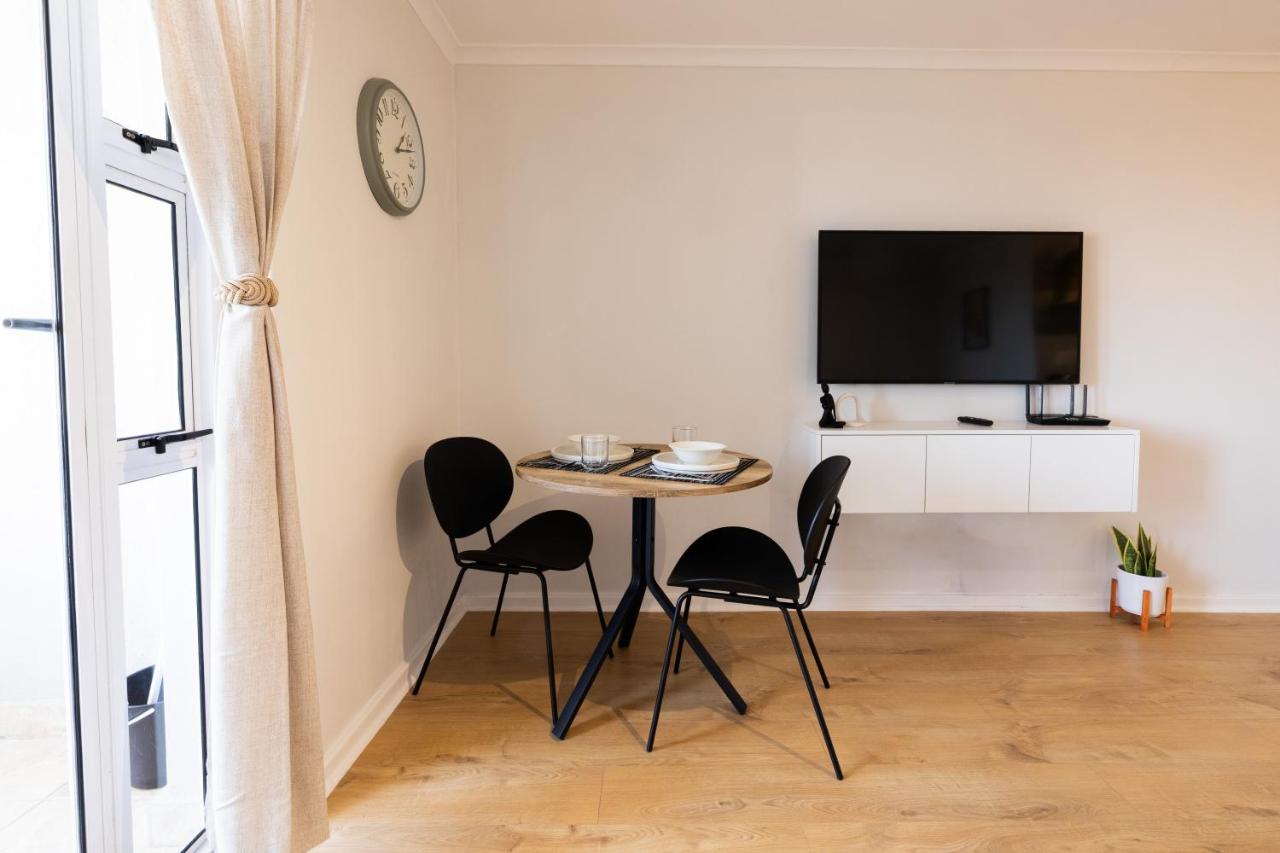 Cozy Apartment Near The Old Biscuit Mill - 5