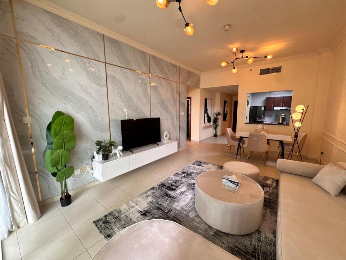 Skylux Bright 1BR with Canal Views & Extra Bed - 5