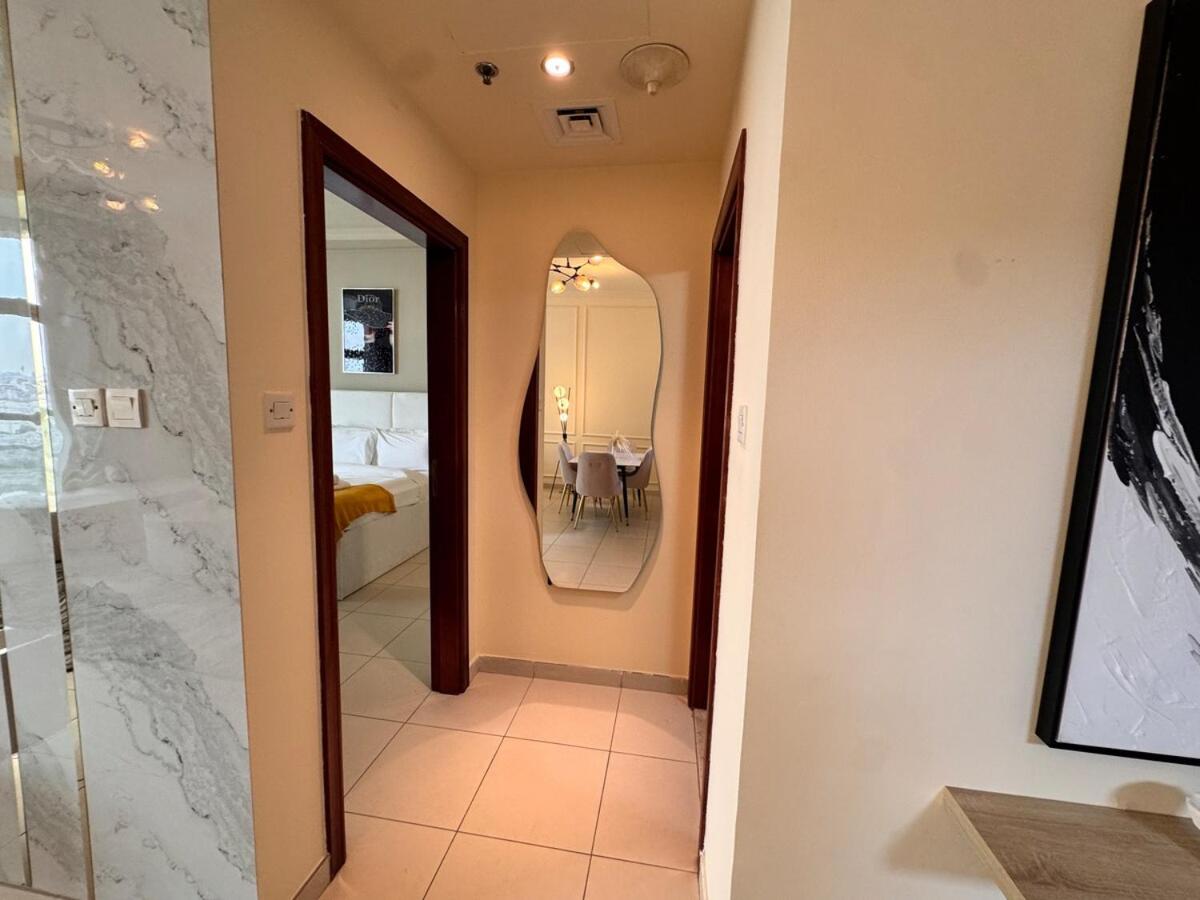 Skylux Bright 1BR with Canal Views & Extra Bed - 3