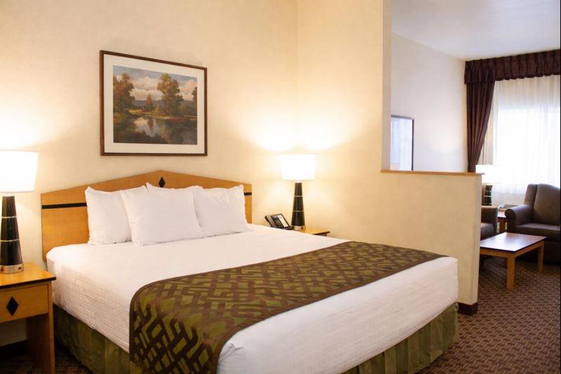 Crystal Inn Hotel & Suites - Great Falls — photo 15