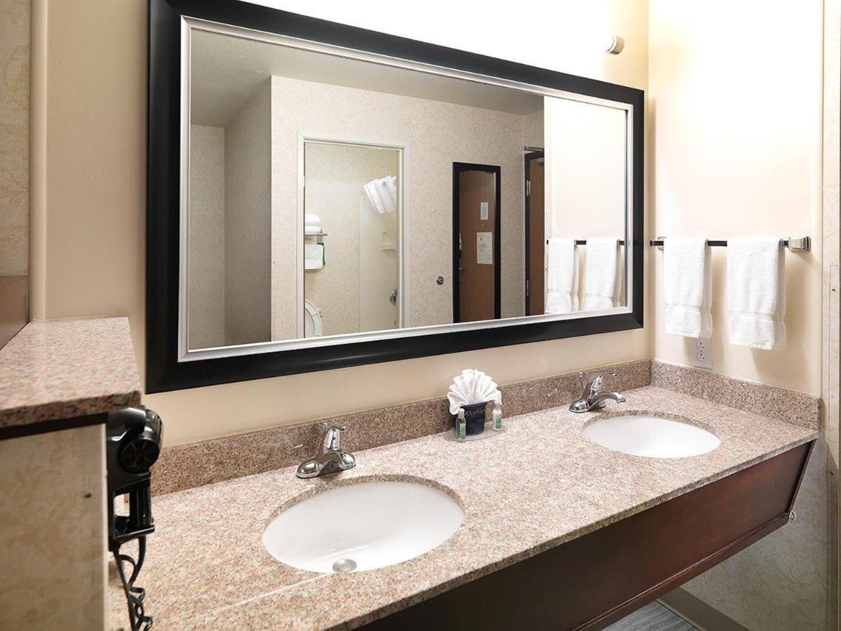 Crystal Inn Hotel & Suites - Great Falls — photo 24