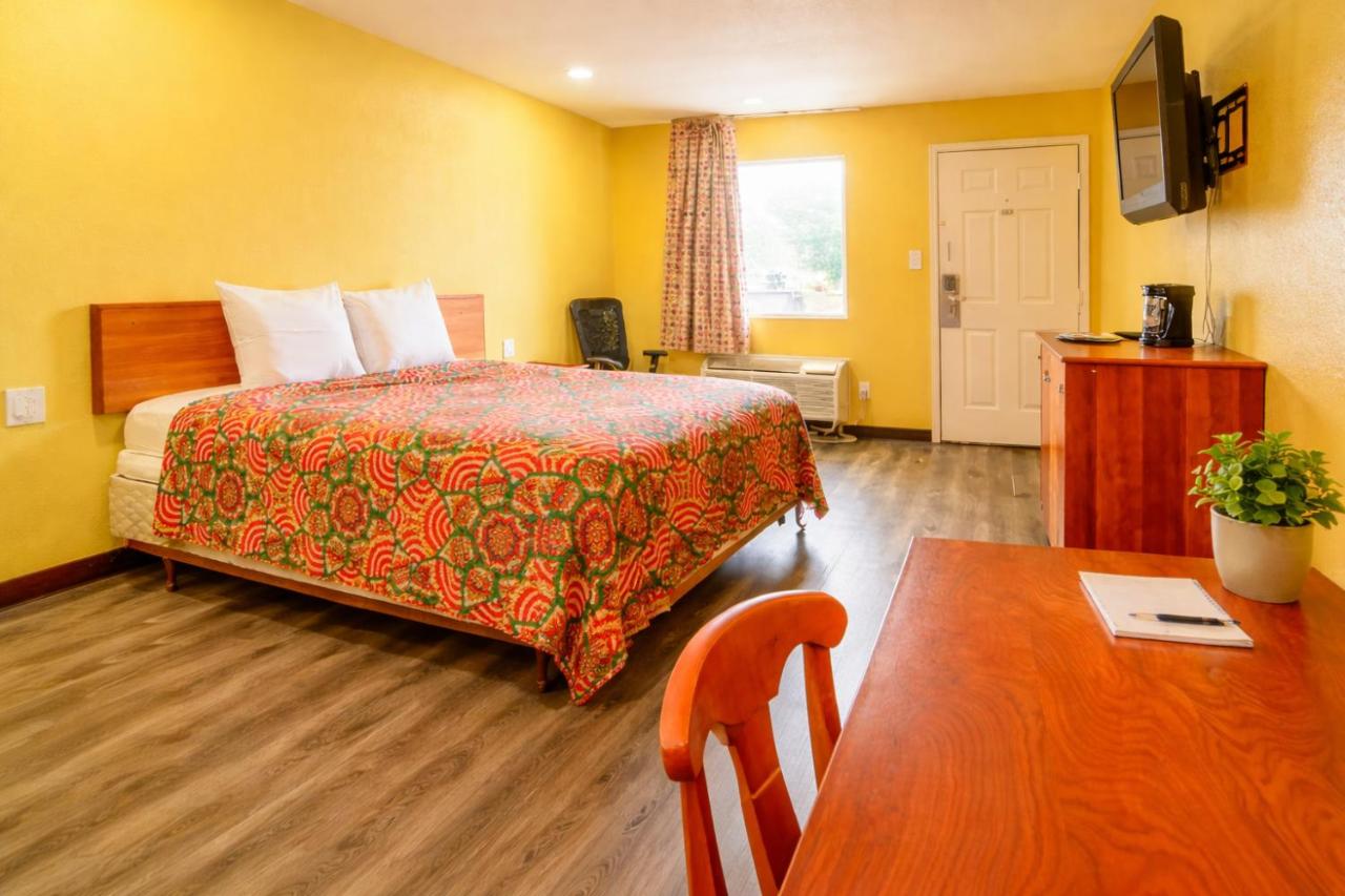 Regency Inn By OYO Rockdale TX — photo 2