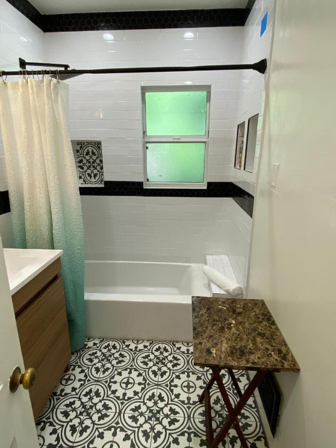 Cozy Studio by Rodeo Drive - 3