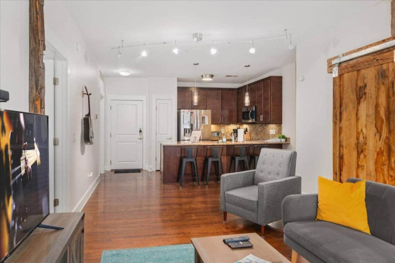 The Nashville Nook - Barn Doors & Broadway Dreams - 4