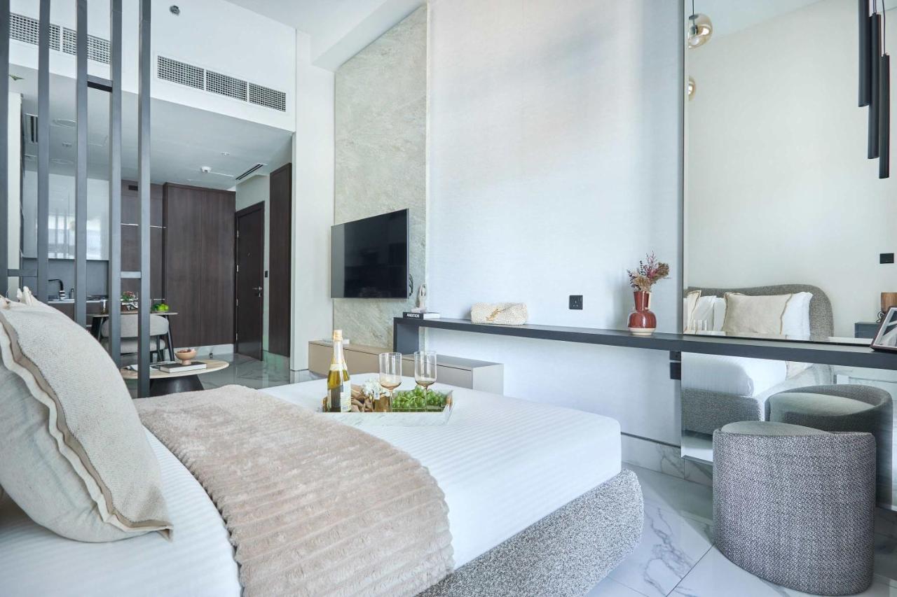 Frank Porter - J One Tower - 3