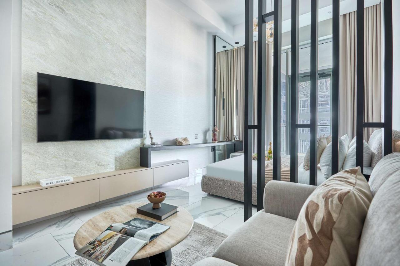 Frank Porter - J One Tower - 5